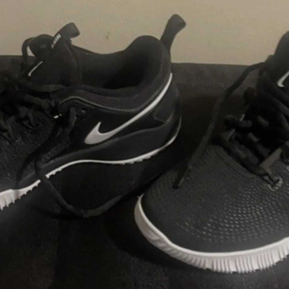 Nike Women's Black Knit Sneakers with White Outsole